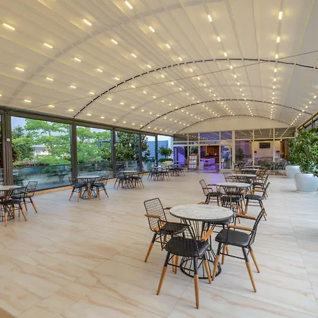 度假村 水晶灵气海滩度假酒店 5*